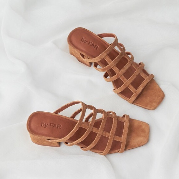 Shoes - 🆕 Brown suede grid sandal
